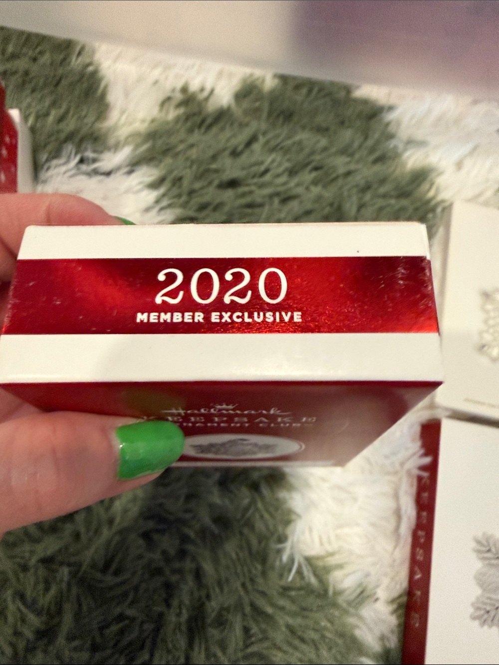 Hallmark Keepsake Silver Snowflake & Wreath Ornament Set - Red and White Boxes - Picture 8 of 11